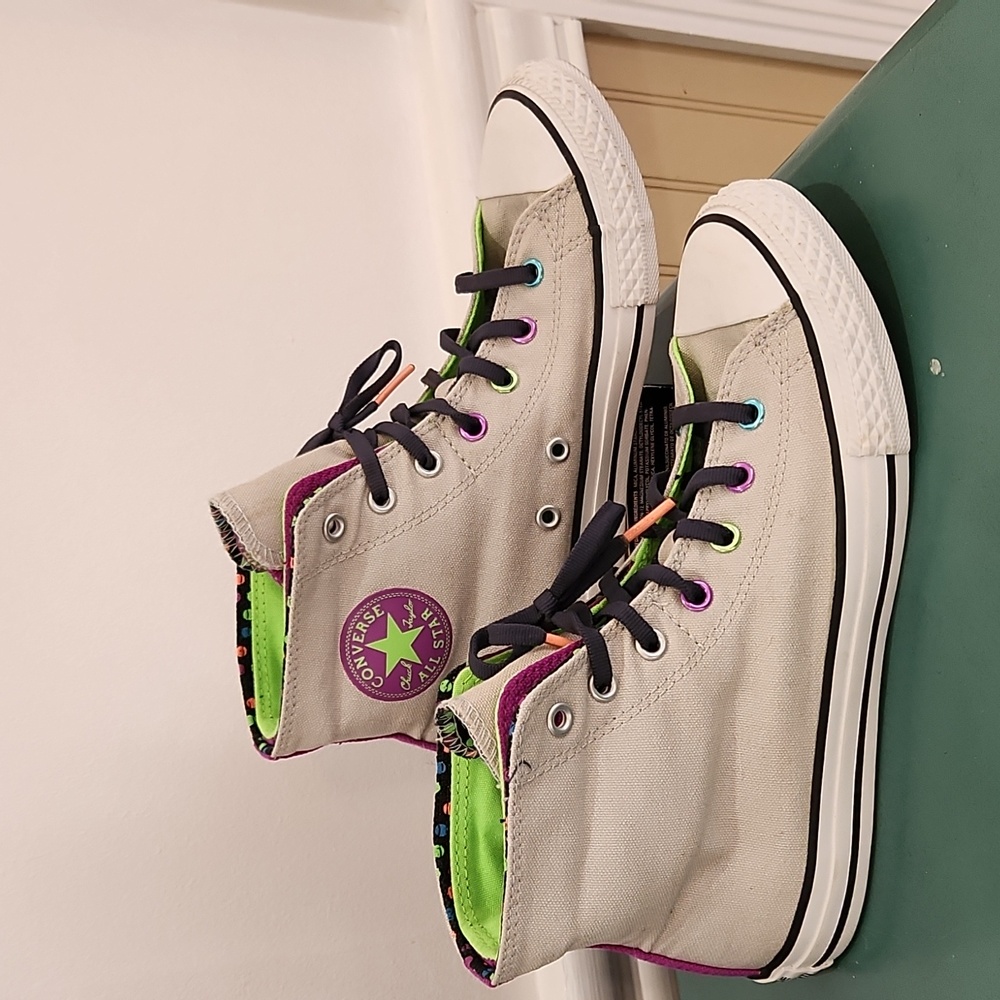 Converse All Stars hightops womens size 6 - Picture 1 of 9